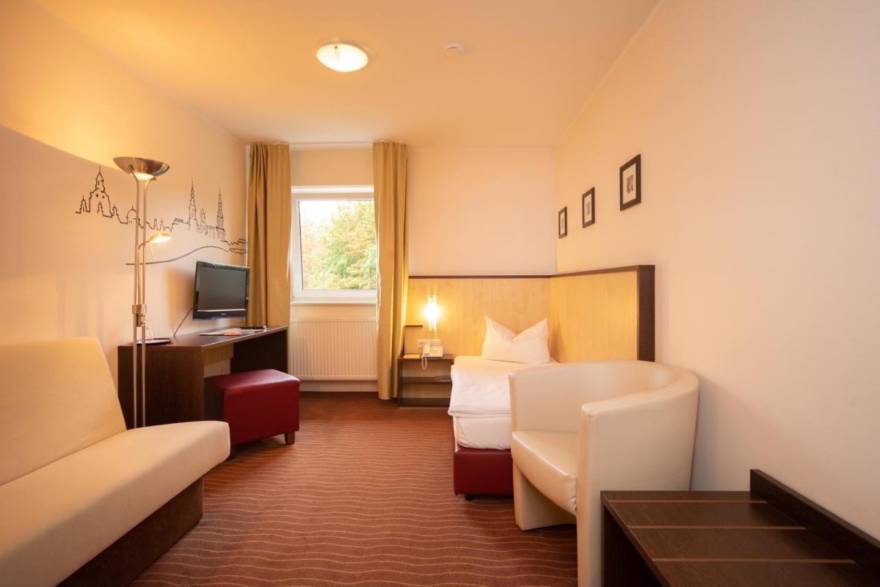 Bergwirtschaft Wilder Mann Hotel Und Restaurant Dresda Exterior foto